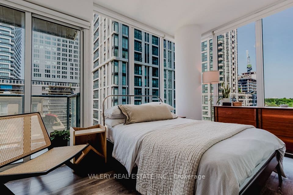 195 Redpath Avenue 712, Toronto, ON M4P 0E4 – main photo