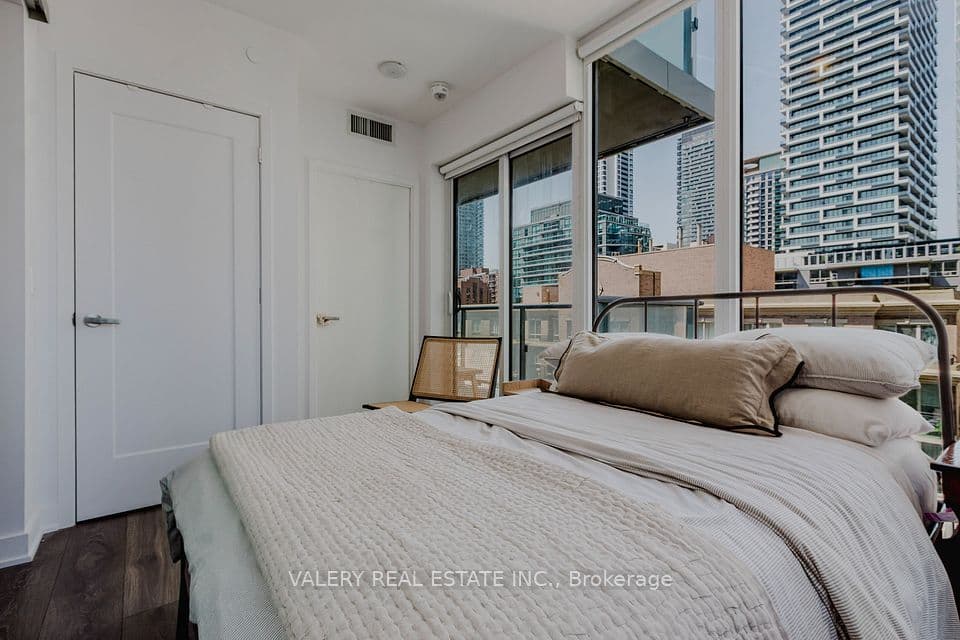 195 Redpath Avenue 712, Toronto, ON M4P 0E4 – photo 3