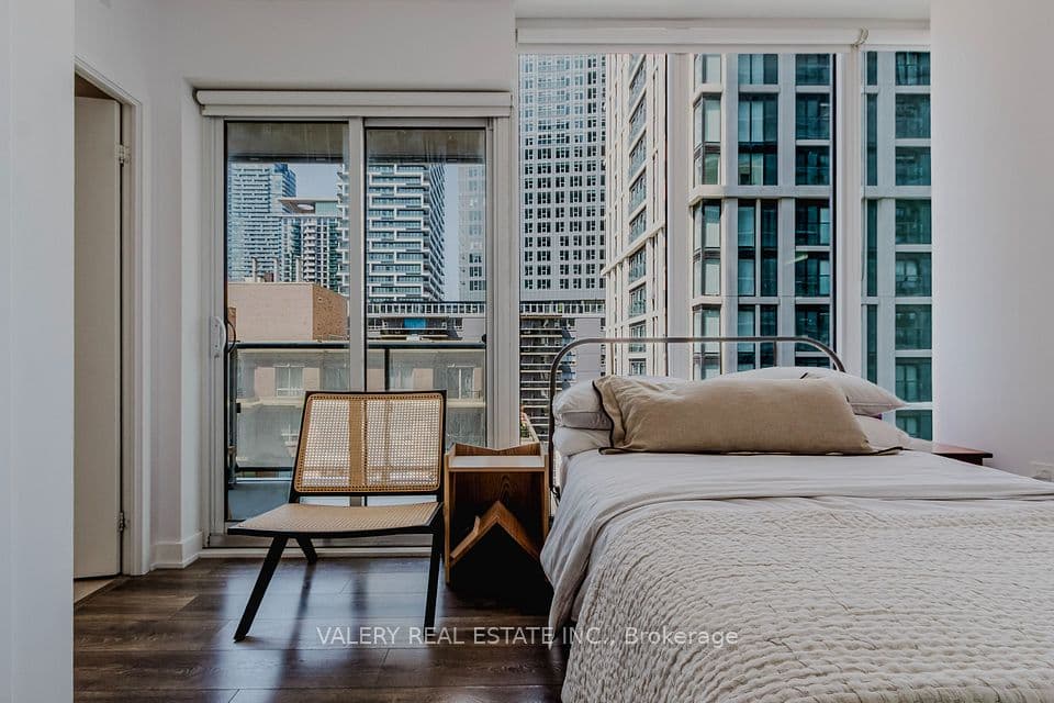195 Redpath Avenue 712, Toronto, ON M4P 0E4 – photo 2