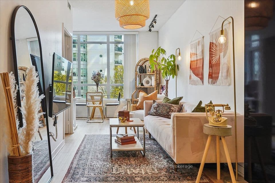 38 Dan Leckie Way 515, Toronto, ON M5V 2V6 – main photo