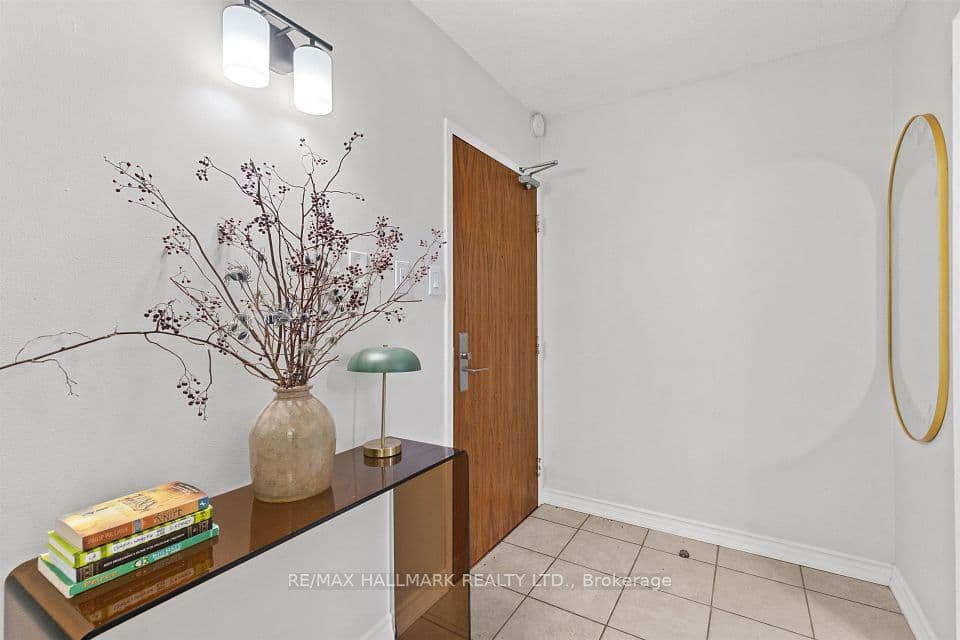 914 Yonge Street 1603, Toronto, ON M4W 3C8 – photo 3