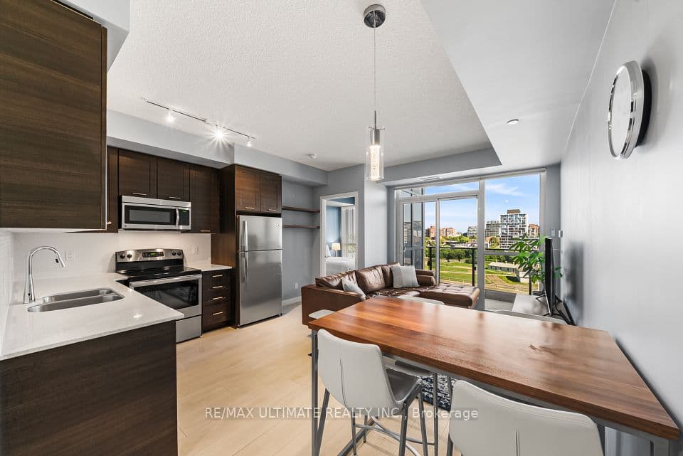 50 Bruyeres Mews 1001, Toronto, ON M5V 0A7 – main photo
