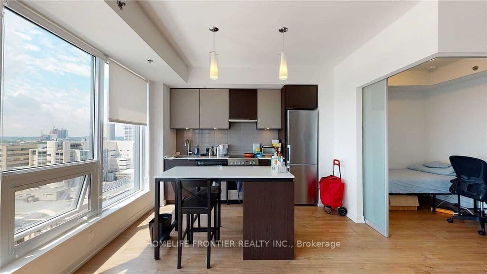 203 College Street 1403, Toronto, ON M5T 1P9 – photo 2
