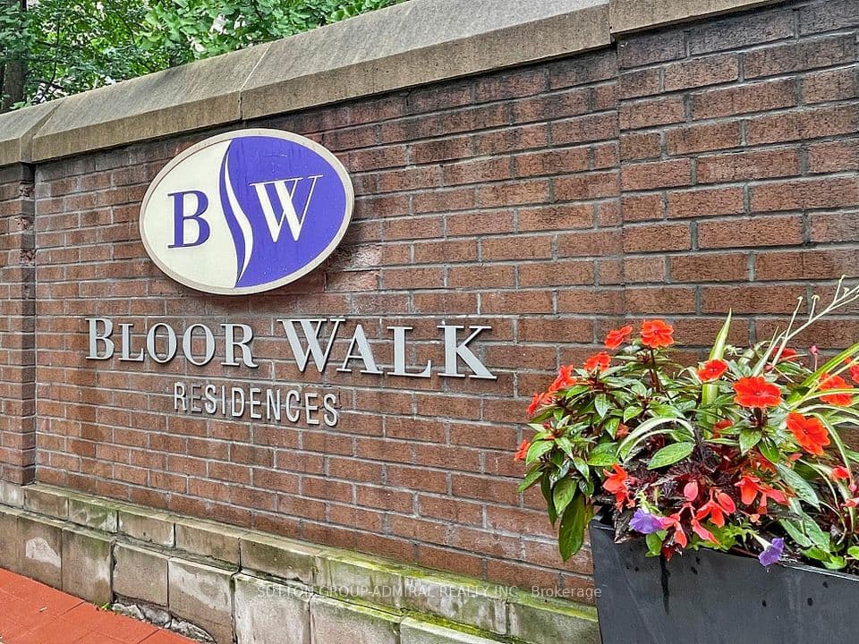 100 Hayden Street 812, Toronto, ON M4Y 3C7 – main photo