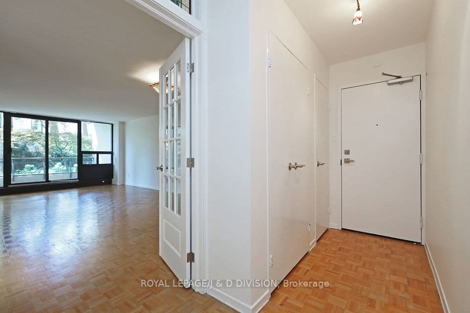 235 St Clair Avenue W 106, Toronto, ON M4V 1R4 – photo 3