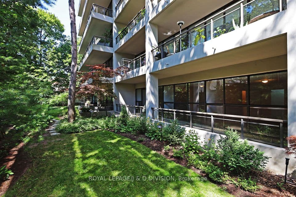 235 St Clair Avenue W 106, Toronto, ON M4V 1R4 – main photo