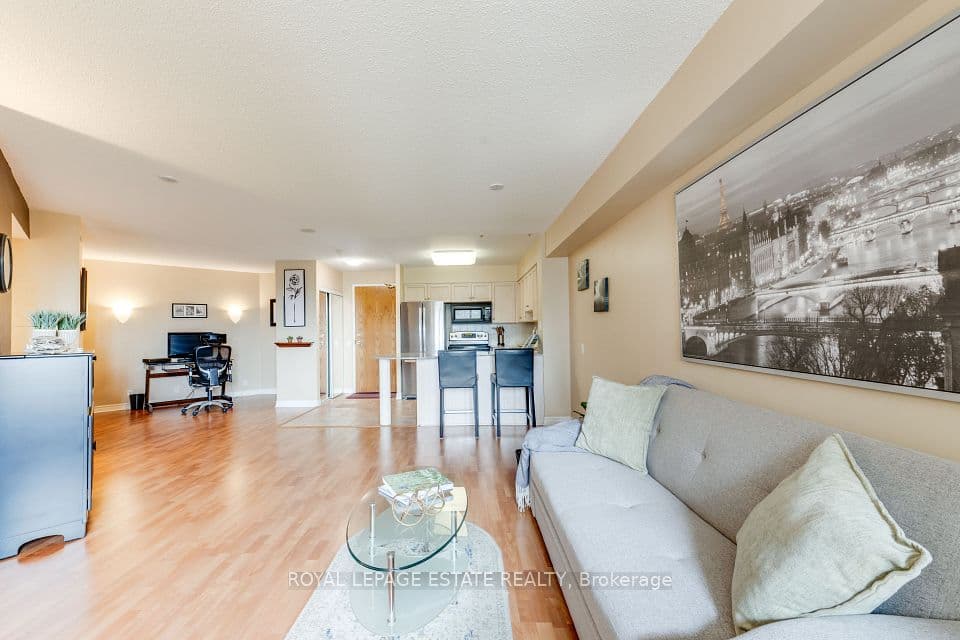 1720 Eglinton Avenue E 623, Toronto, ON M4A 2X8 – photo 2
