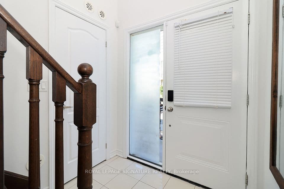 4 Coneflower Crescent, Toronto, ON M2R 0A4 – photo 2
