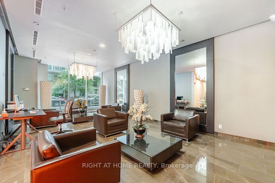 21 Nelson Street Lph01, Toronto, ON M5V 3H9 – photo 3