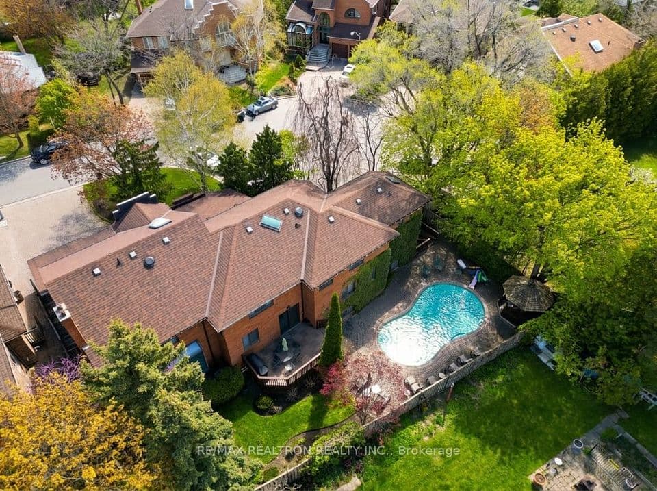 15 Sunforest Court, Toronto, ON M2R 3W3 – main photo
