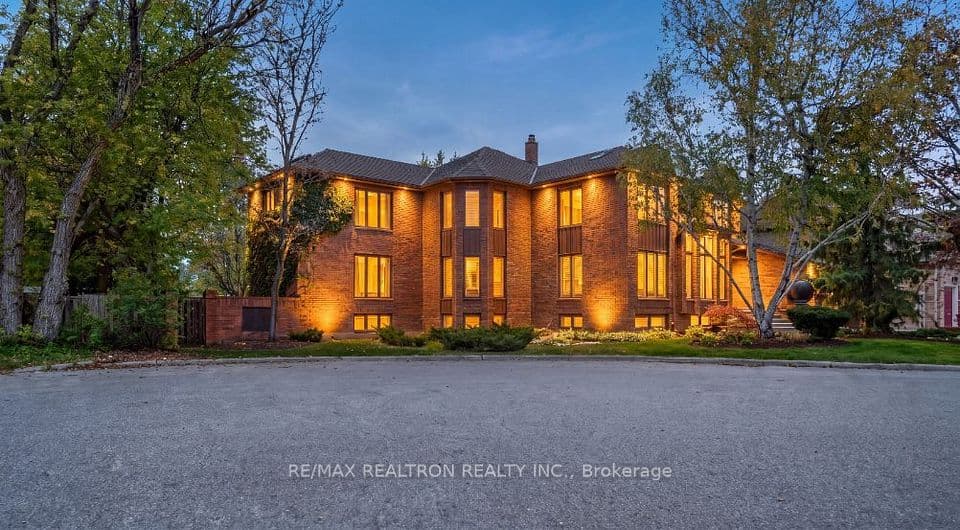 15 Sunforest Court, Toronto, ON M2R 3W3 – photo 2
