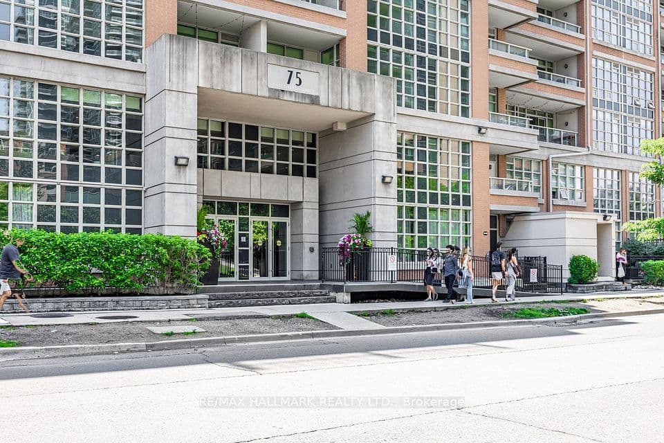 75 East Liberty Street 1004, Toronto, ON M6K 3R3 – main photo
