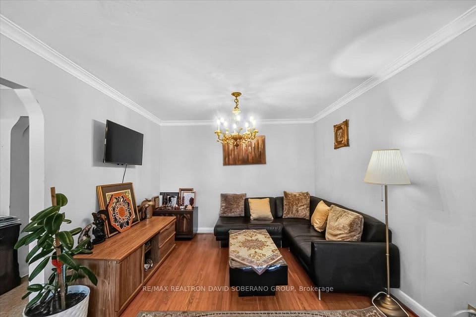19 Wigan Crescent, Toronto, ON M3H 3A3 – photo 3