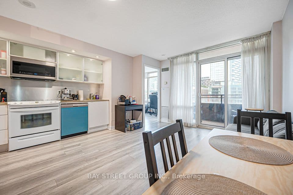 25 Telegram Mews 816, Toronto, ON M5V 3Z1 – photo 3
