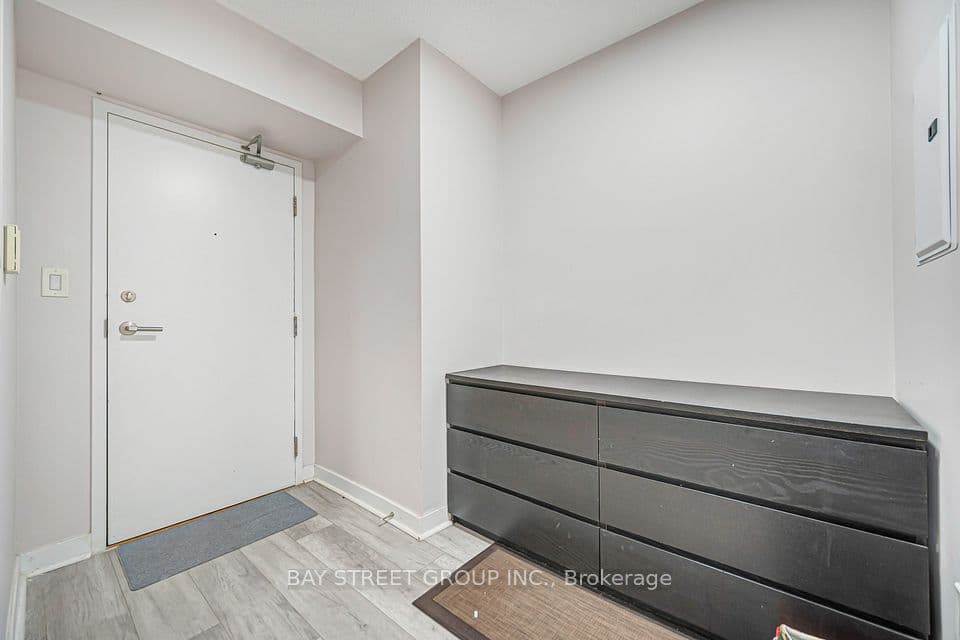 25 Telegram Mews 816, Toronto, ON M5V 3Z1 – photo 2