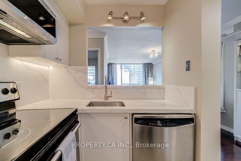 92 King Street 1008, Toronto, ON M5C 2V8 – photo 3