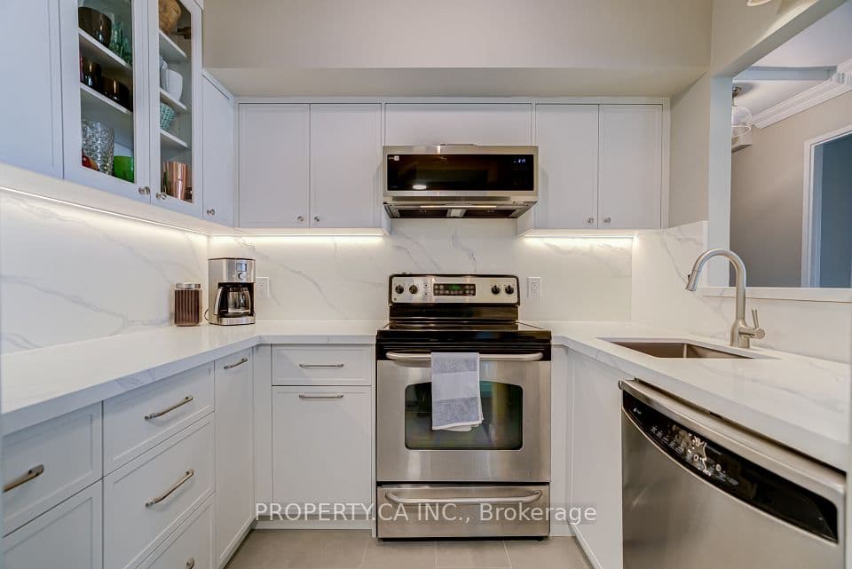 92 King Street 1008, Toronto, ON M5C 2V8 – main photo
