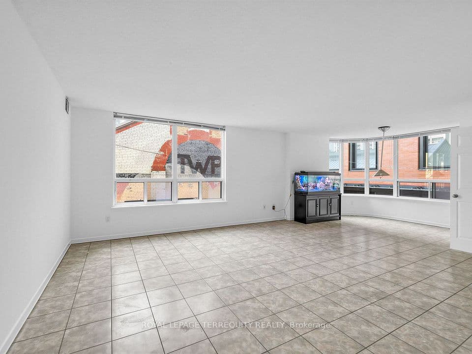 25 Maitland Street 210, Toronto, ON M4Y 2W1 – photo 2