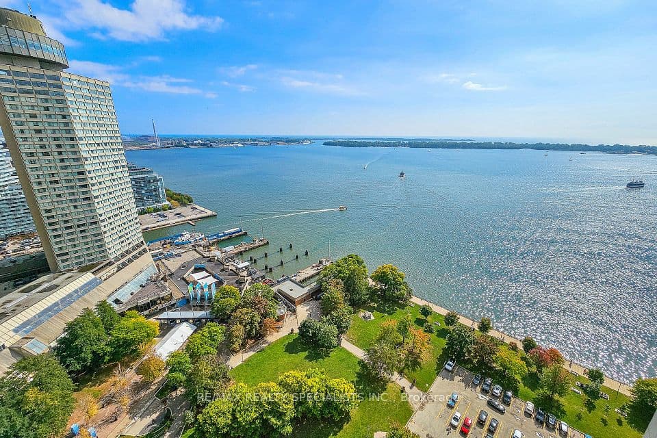 33 Harbour Square 1207, Toronto, ON M5J 2G2 – main photo