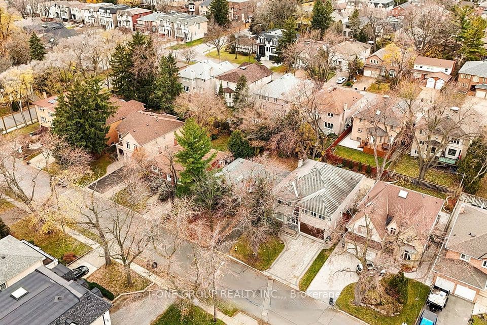 302 Spring Garden Avenue, Toronto, ON M2N 3H3 – main photo