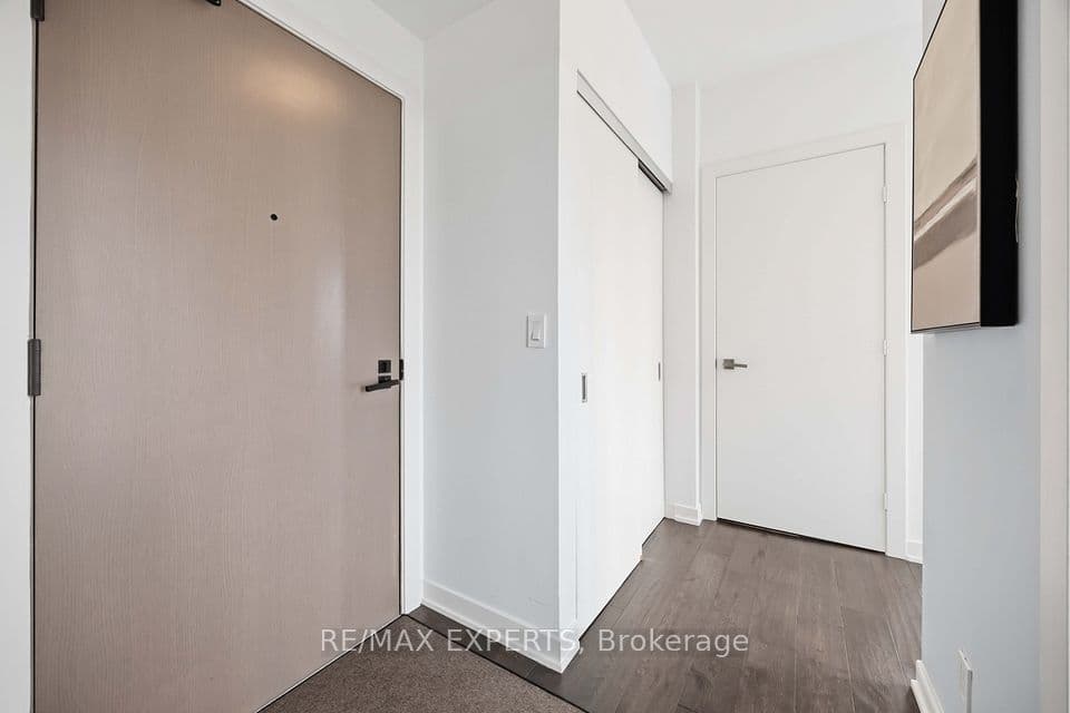 223 St Clair Avenue W 1007, Toronto, ON M4V 0A5 – photo 3