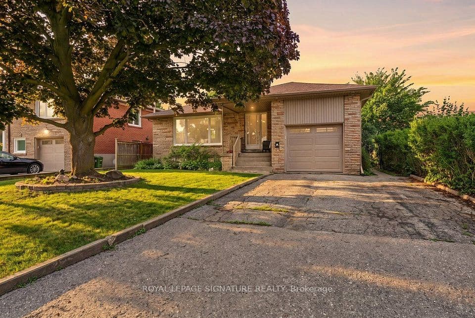 34 Clifton Avenue, Toronto, ON M3H 4L1 – main photo