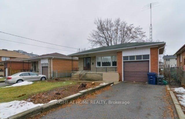 484 Drewry Avenue, Toronto, ON M2R 2K8 – main photo