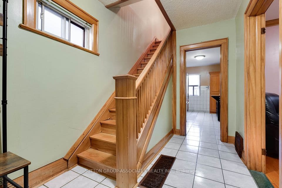 219 Atlas Avenue, Toronto, ON M6C 3P6 – photo 2