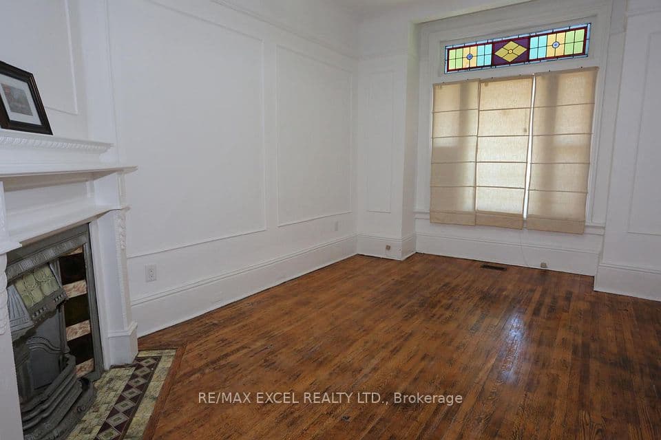 15 Oxford Street, Toronto, ON M5T 1N8 – photo 2