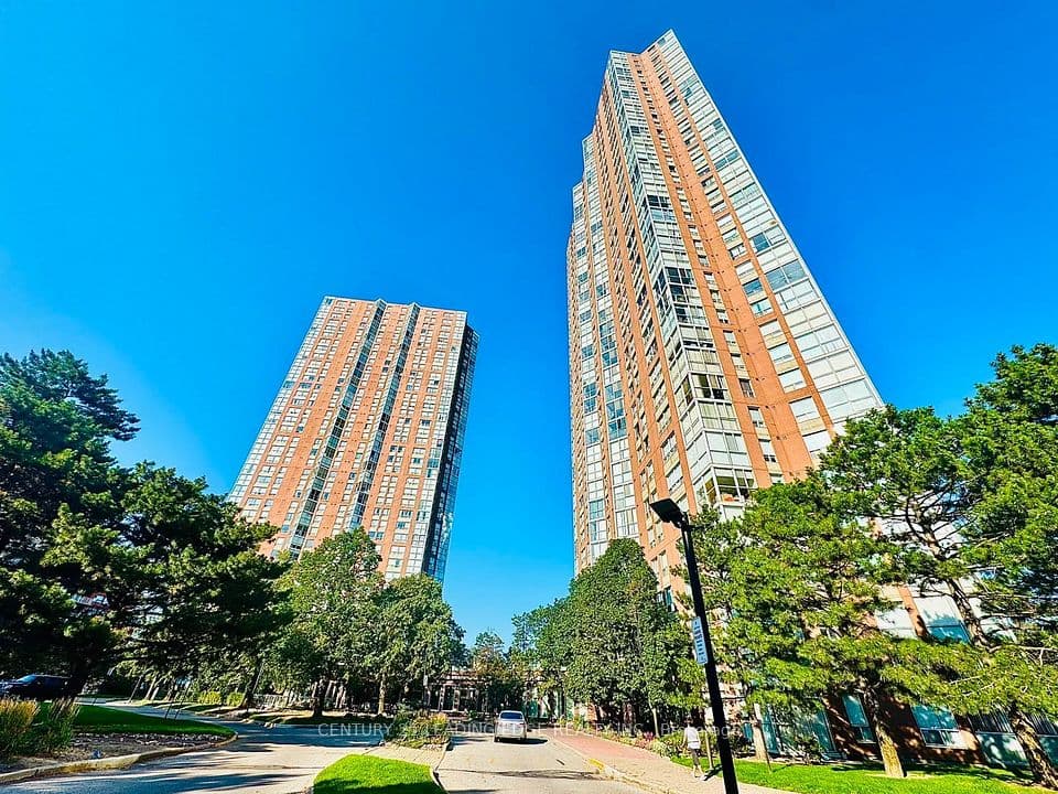 7 Concorde Place 1710, Toronto, ON M3C 3N4 – main photo
