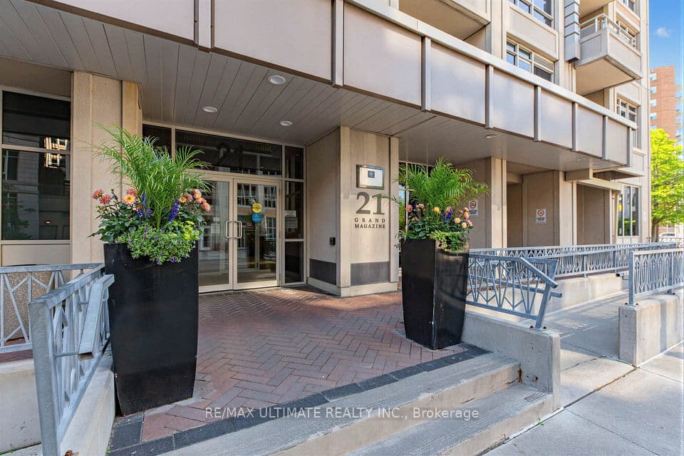 21 Grand Magazine Street 2301, Toronto, ON M5V 1B5 – photo 2