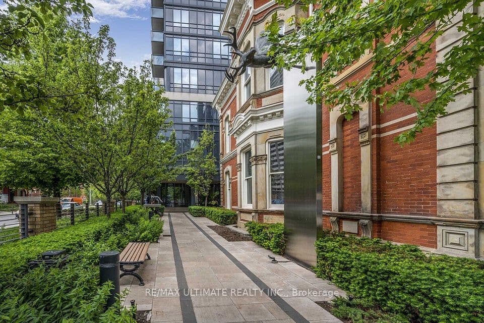28 Linden Street 404, Toronto, ON M4Y 0A4 – photo 2