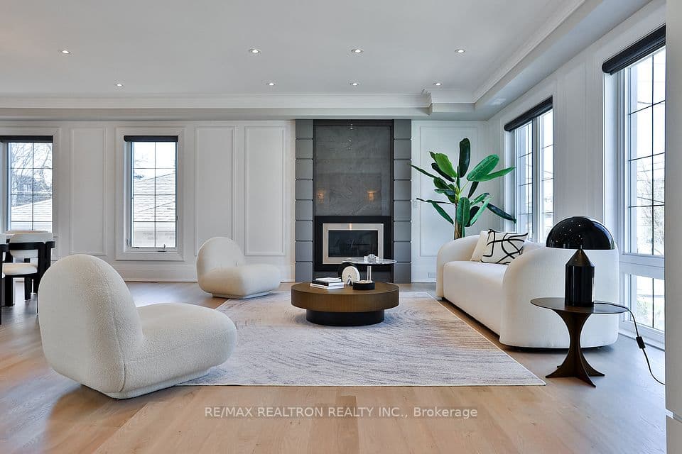 261 Patricia Avenue, Toronto, ON M2M 1J7 – photo 2