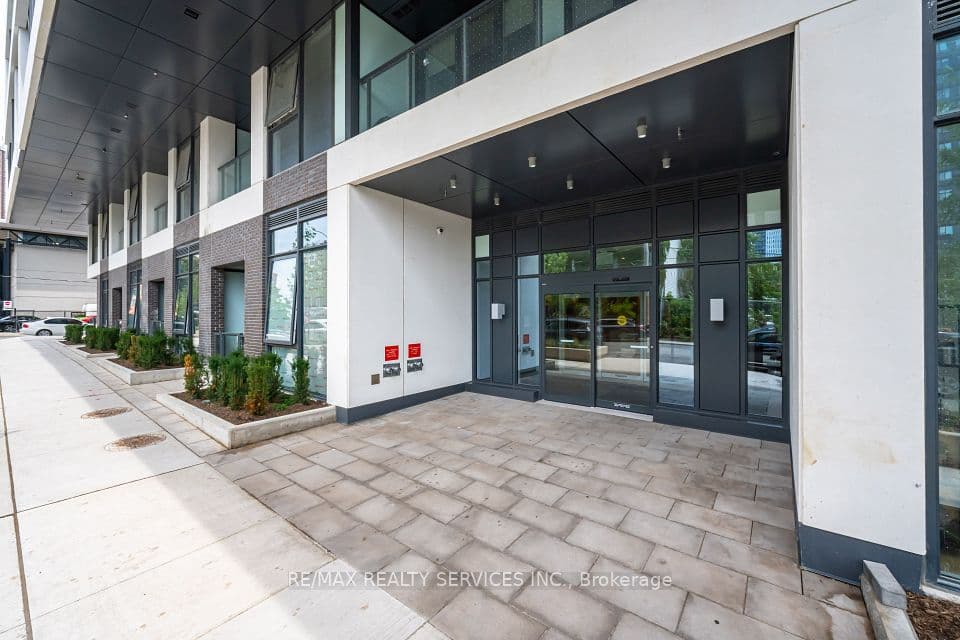 5 Defries Street 2208, Toronto, ON M5A 0W7 – photo 2