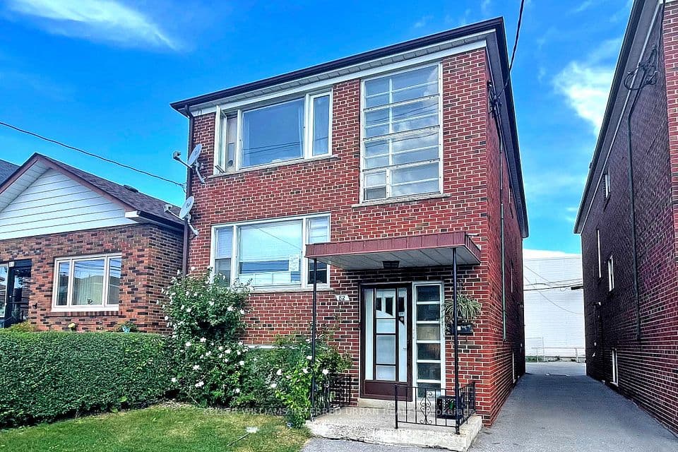 82 Lanark Avenue, Toronto, ON M6E 2G4 – main photo