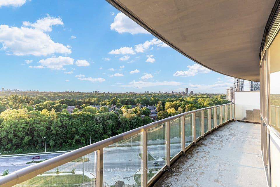 35 Brian Peck Crescent LPH21, Toronto, ON M4G 0A5 – photo 2