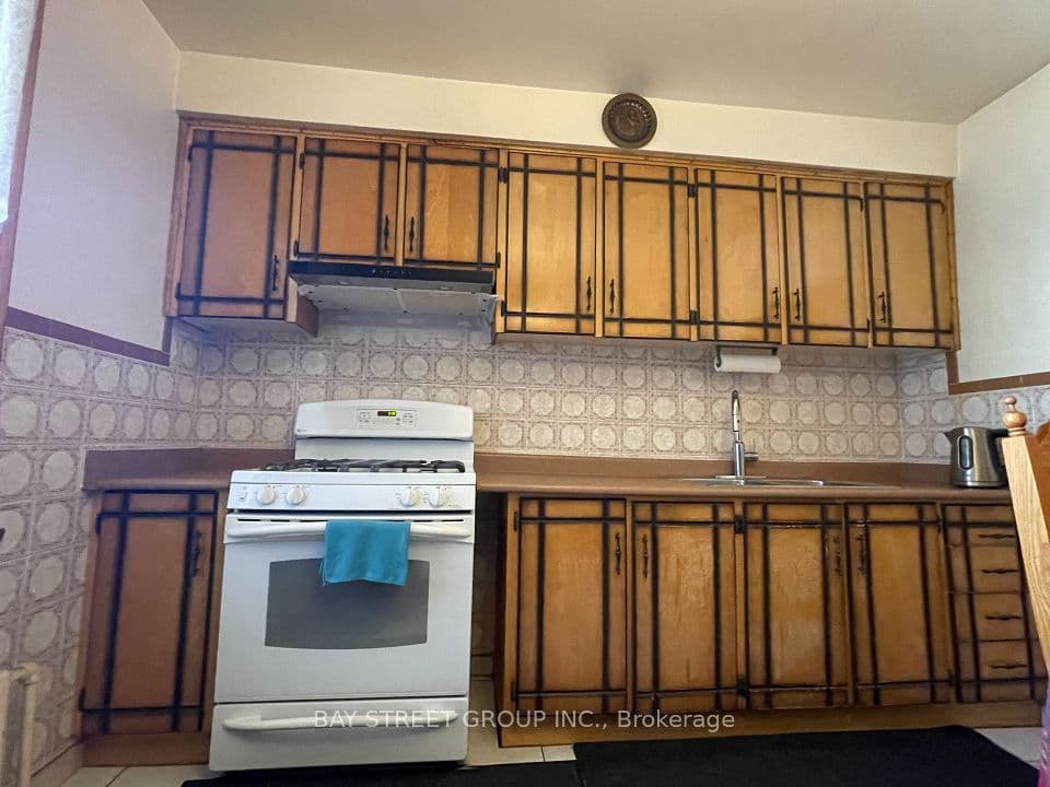 543 Crawford Street, Toronto, ON M6G 3J9 – photo 3