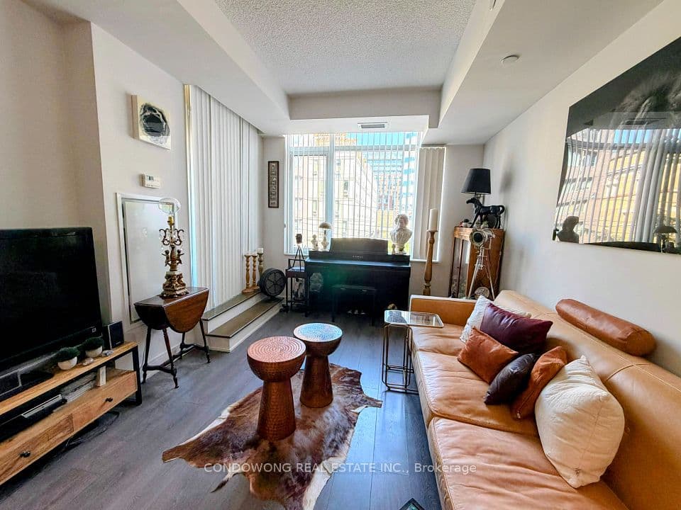 525 Adelaide Street W 210, Toronto, ON M5V 0N7 – main photo