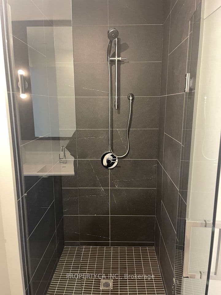 6 Greenbriar Road 224, Toronto, ON M2K 0H6 – photo 3