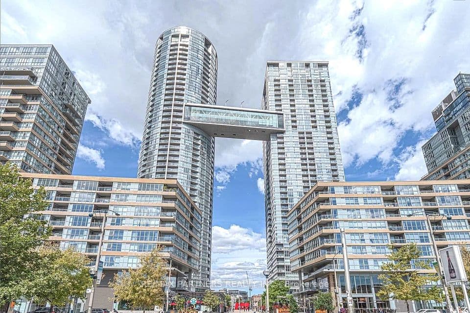 15 Iceboat Terrace 1806, Toronto, ON M5V 4A5 – main photo