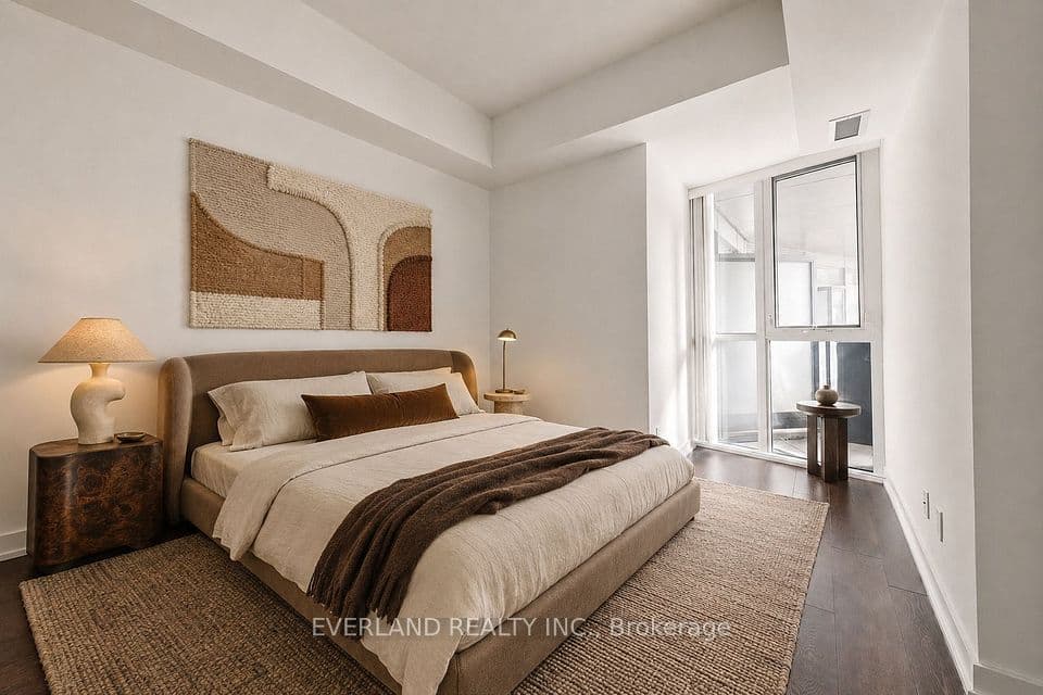 20 Bruyeres Mews 201, Toronto, ON M5V 0G8 – photo 2