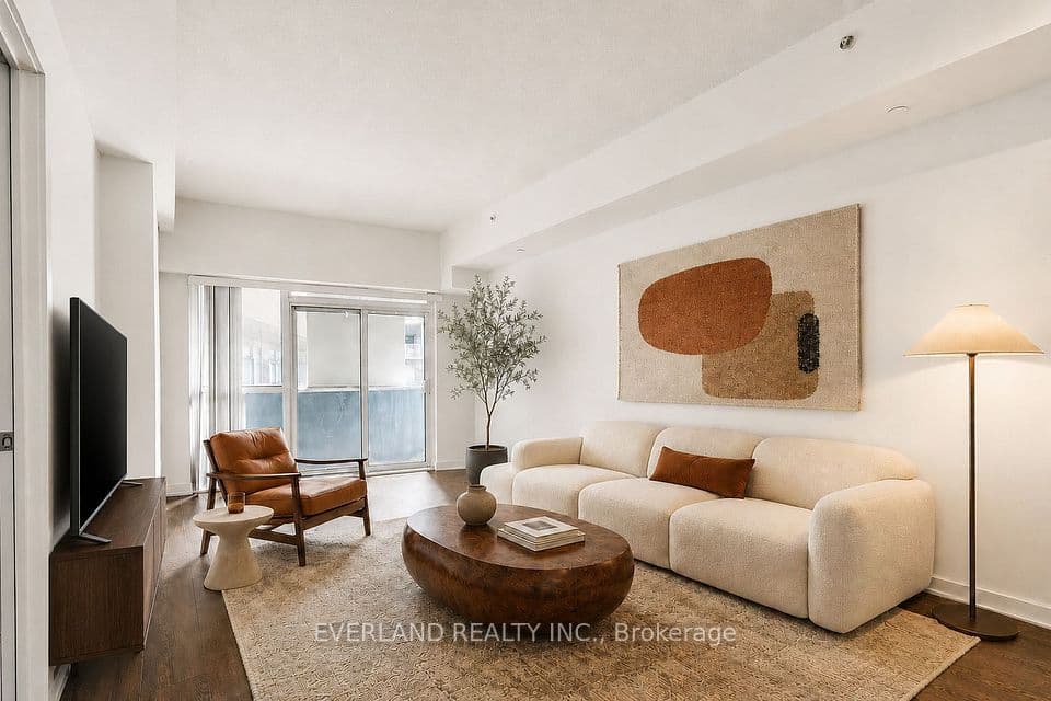 20 Bruyeres Mews 201, Toronto, ON M5V 0G8 – main photo