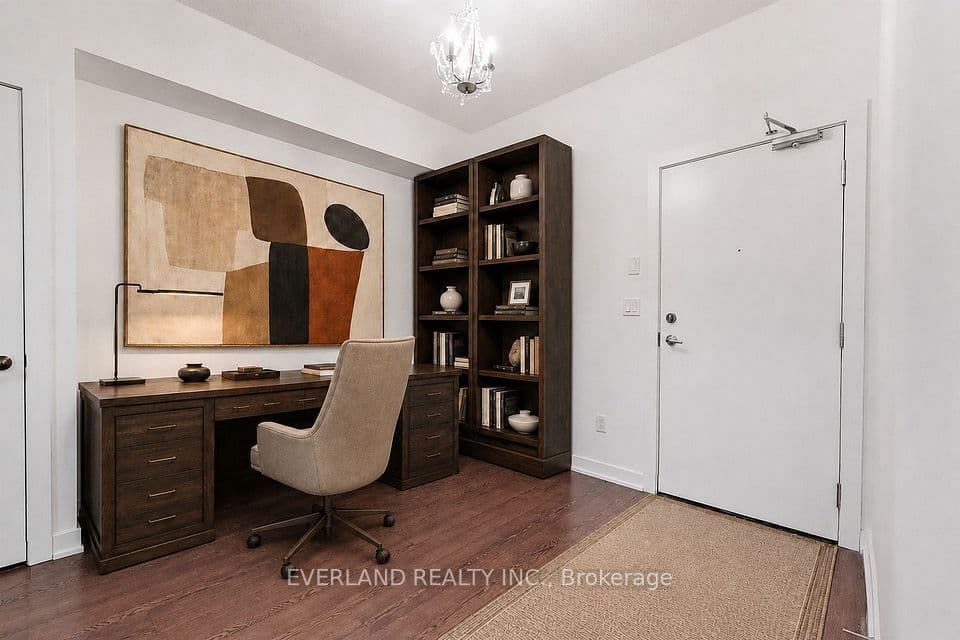 20 Bruyeres Mews 201, Toronto, ON M5V 0G8 – photo 3