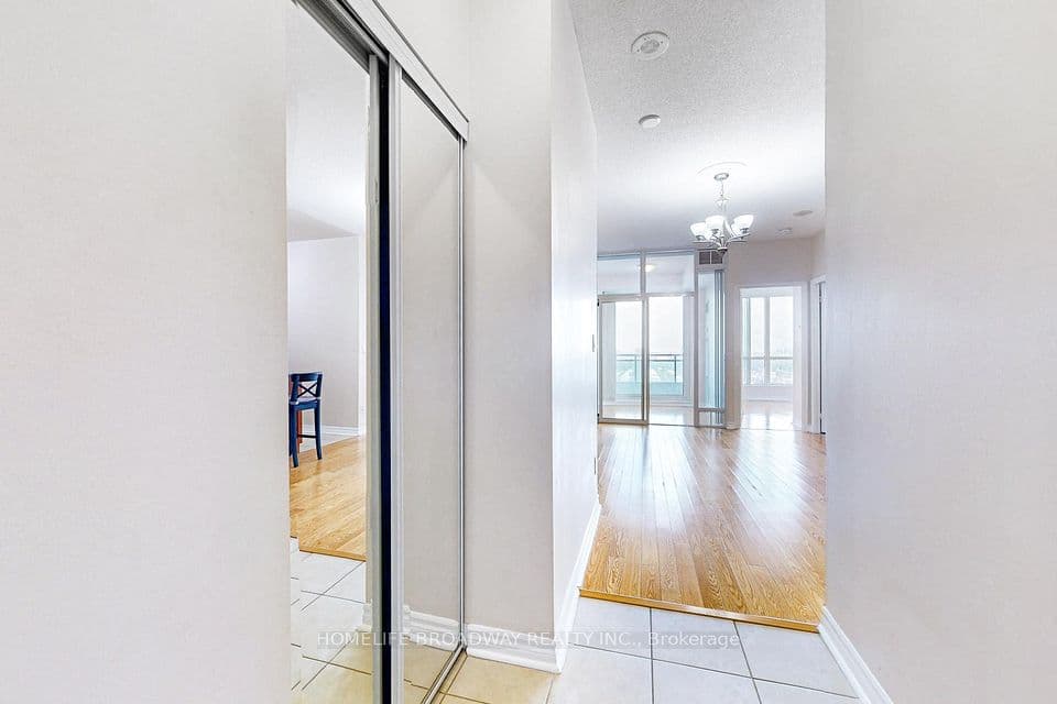 18 Holmes Avenue 2215, Toronto, ON M2N 0E1 – photo 2