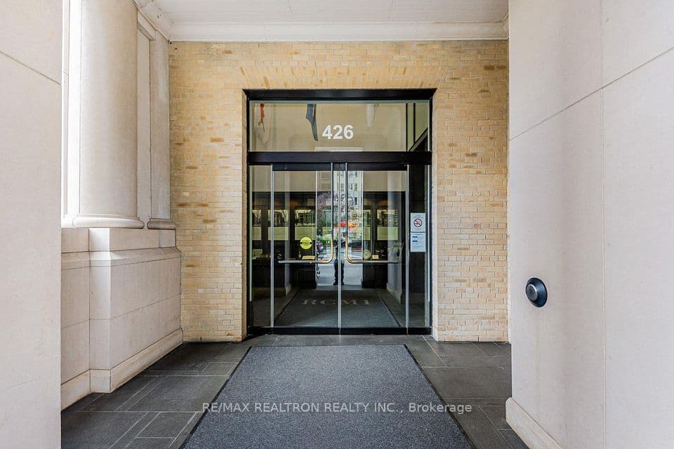 426 University Avenue 905, Toronto, ON M5G 1S9 – photo 3