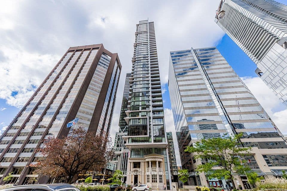426 University Avenue 905, Toronto, ON M5G 1S9 – main photo