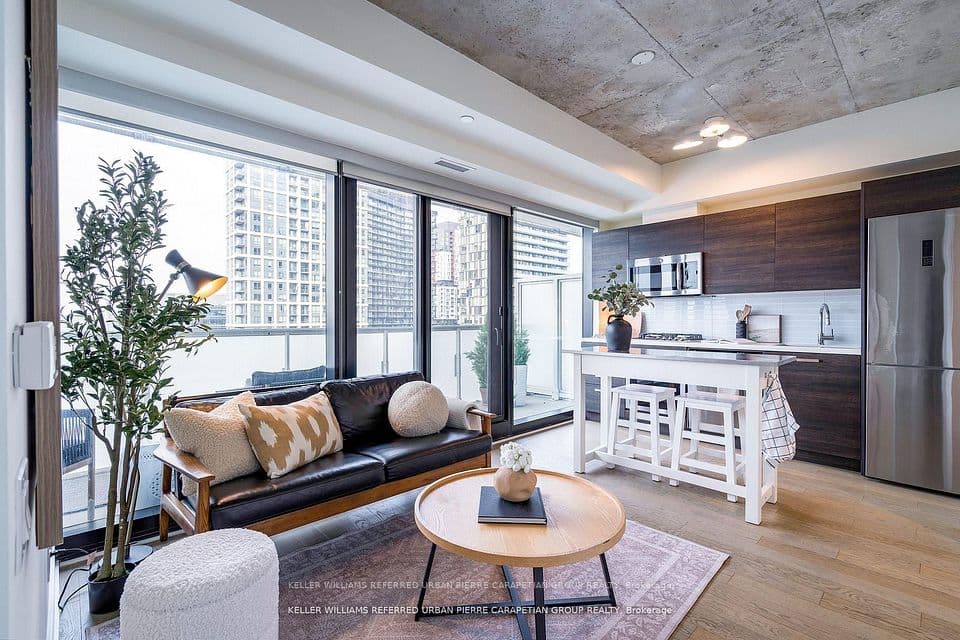 11 Charlotte Street 2004, Toronto, ON M5V 0M6 – photo 3
