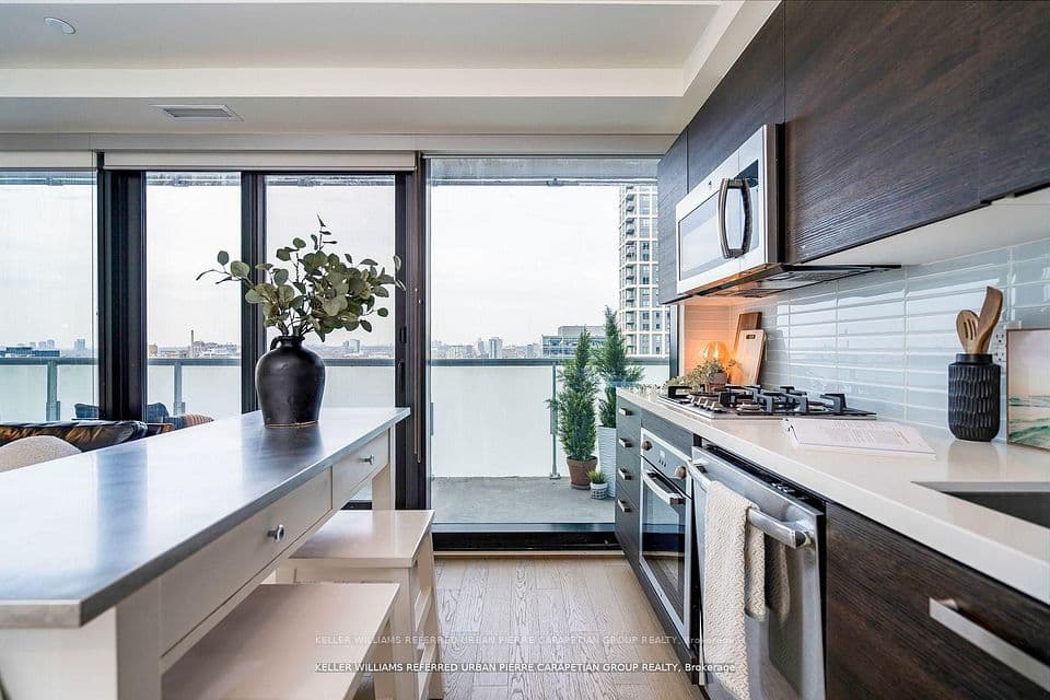 11 Charlotte Street 2004, Toronto, ON M5V 0M6 – photo 2