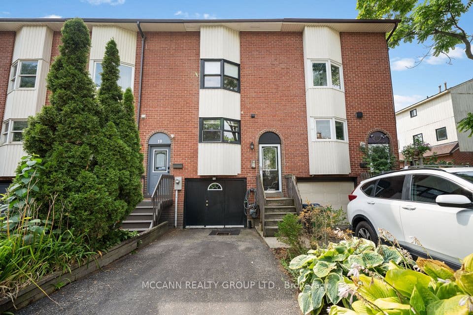 17 Sydenham Street, Toronto, ON M5A 4H4 – photo 3
