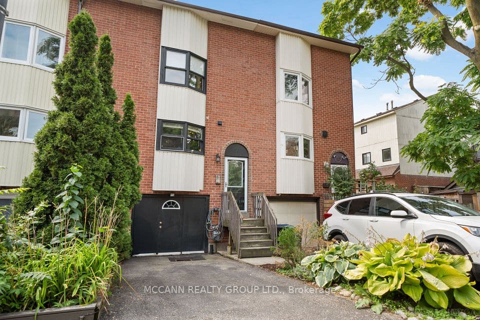 17 Sydenham Street, Toronto, ON M5A 4H4 – main photo